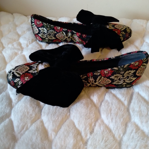 Kenneth Cole Flats - Picture 2 of 7